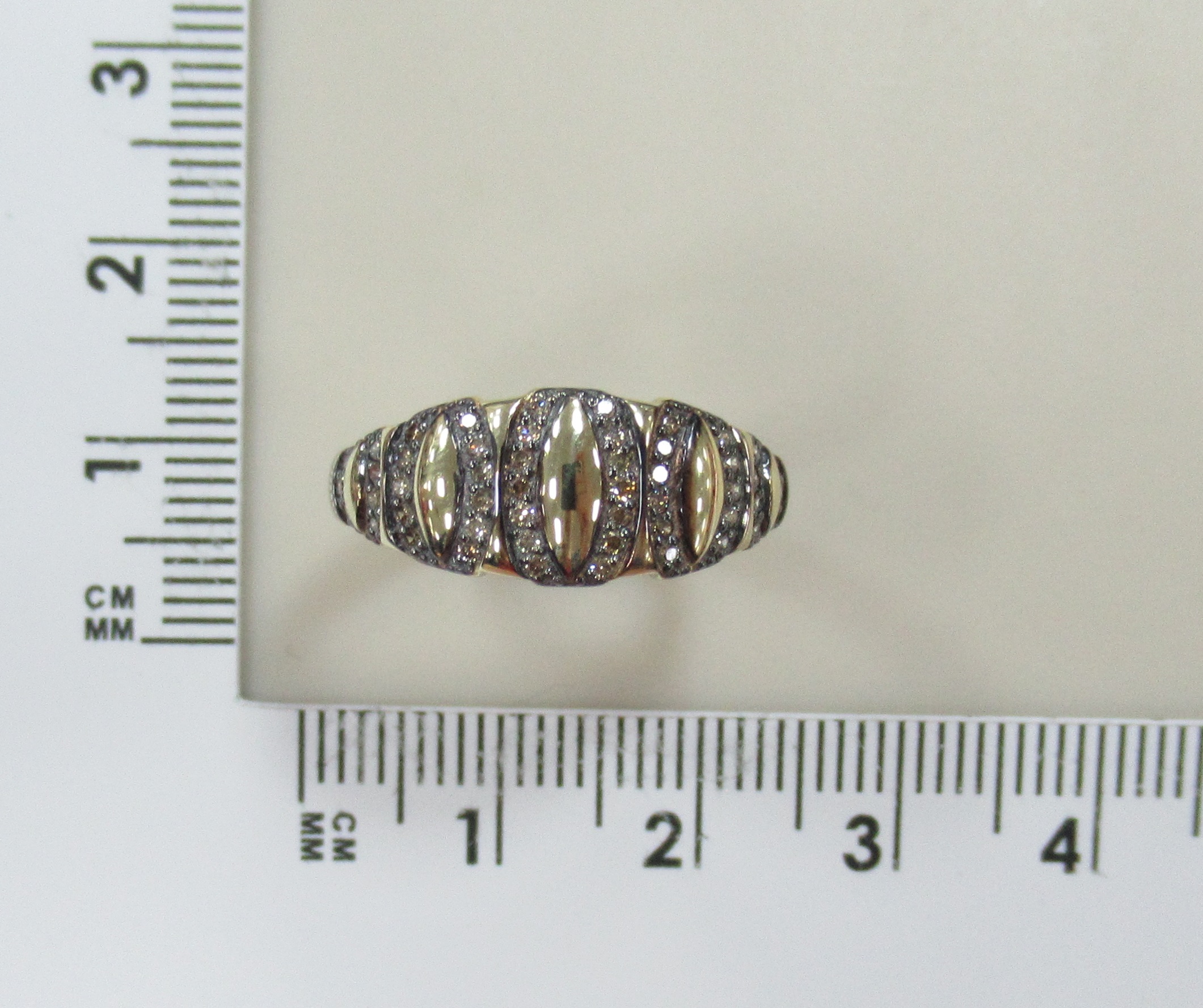 Кольцо из желтого золота с коньячными бриллиантами